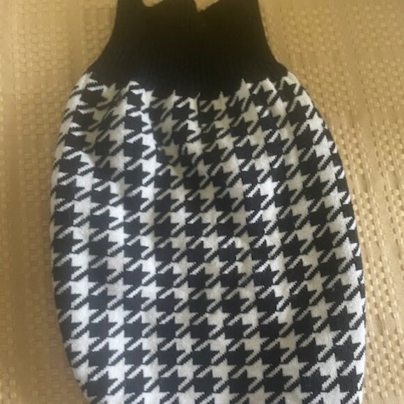 (2) Really Nice Doggie Sweaters Size M - Picture 2 of 2